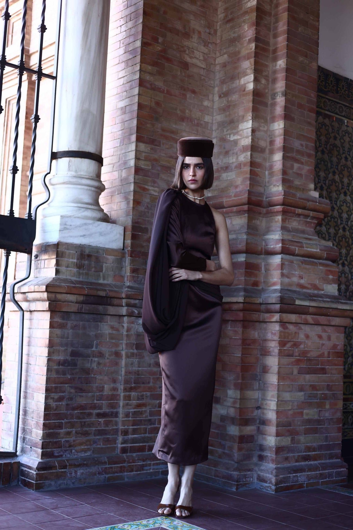 VESTIDO ASYM BROWN